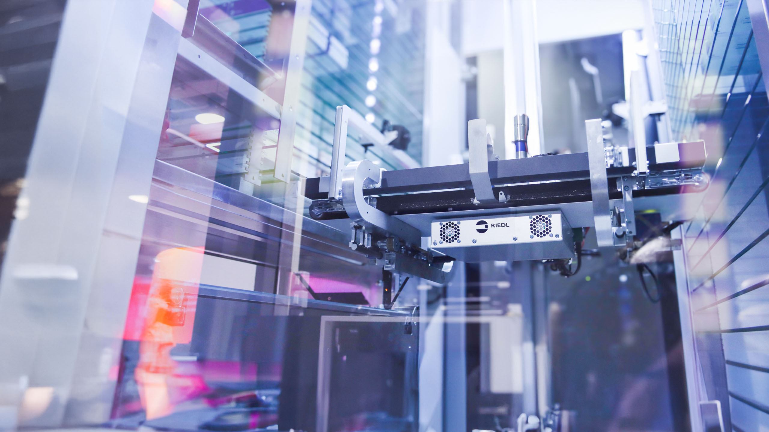 Pinza RIEDL all'interno del magazzino robotizzato