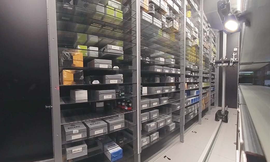 Interno del magazzino robotizzato RIEDL Phasys